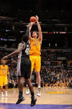 后撤步跳投,nba2k20后撤步跳投