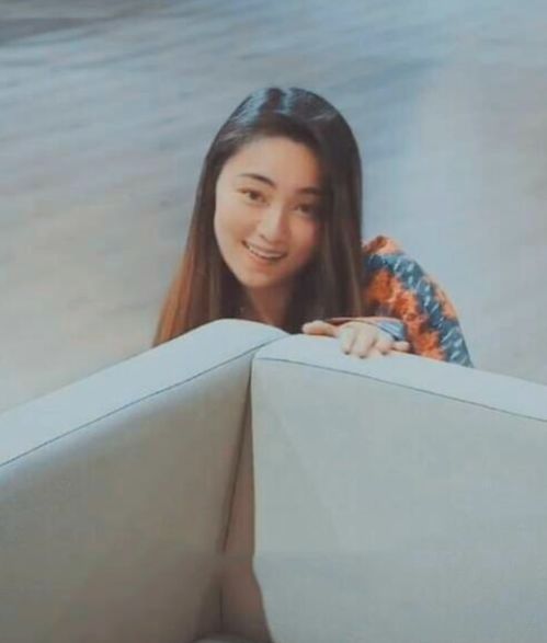 童安格女儿素颜照曝光,遗传父母好基因,都能媲美昔日港姐,你觉得呢