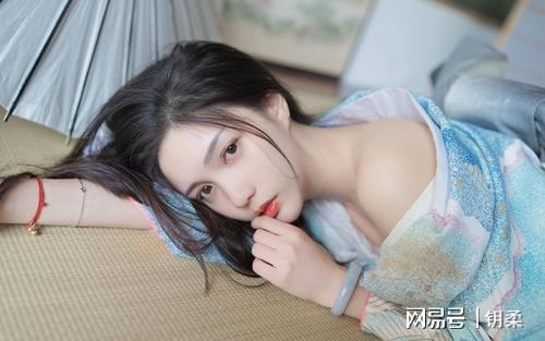 美女三点