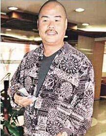 张柏芝陪父亲吃早餐,张仁勇头发胡子花白,两人同框如复制粘贴,啥状态