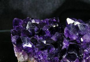 紫水晶矿，紫水晶矿洞