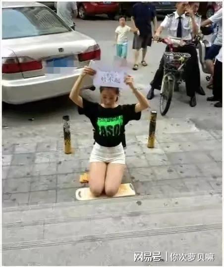 搓光女人衣服，搓光女生皮肤