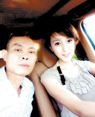 王思聪携两美女“炸街”太古里,这两美女的气质如何?