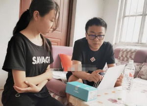 解小亮用30元买了故事书和参考书共5本单价为3元和8元,两书各买了几本