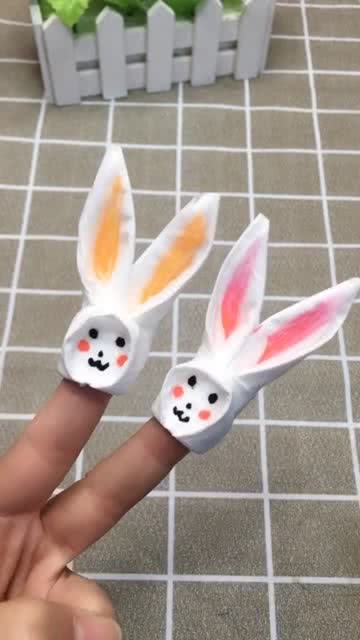 纸巾叠兔子，纸巾叠兔子戴在指头上