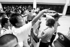 扒衣门，泄爆门