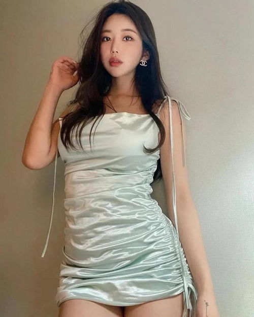 来到一个全为女性的大陆,有六大族,先遇植物族美女