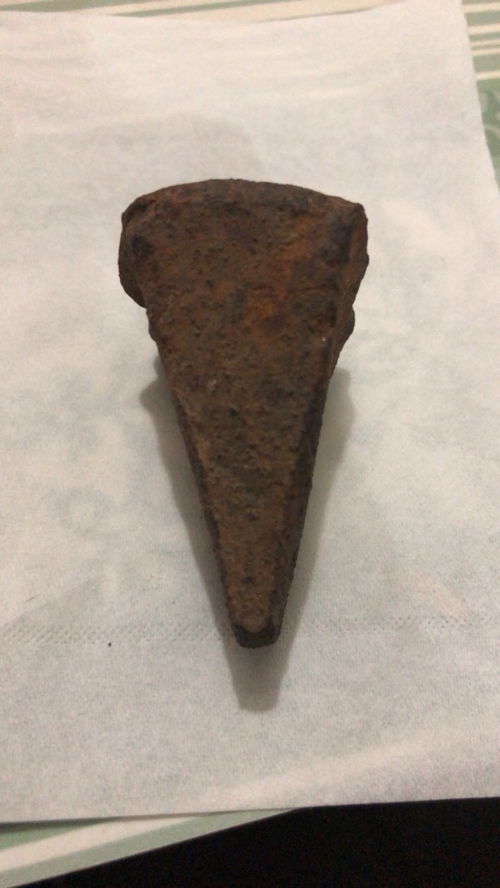 村民挖出个“铁疙瘩”,吓得赶紧报警,挖出的到底是啥?