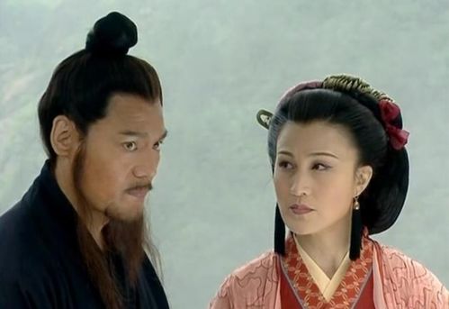 笑傲江湖令狐冲思过崖思过后,和师娘宁中则比武,情急之下将宁中则剑收入