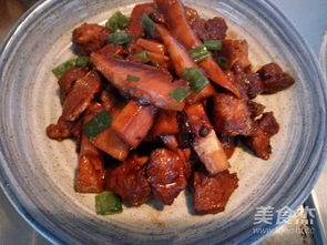 无竹令人俗 无肉使人瘦.不俗又不_,竹笋焖猪肉这句诗里有哪些主要食材有