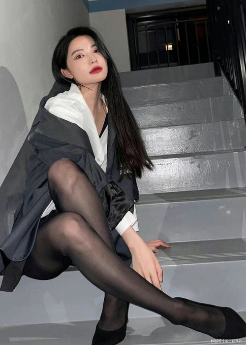 黑丝大美女，黑色蕾丝