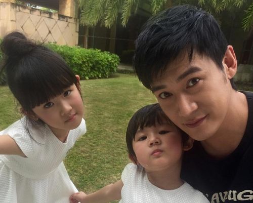 陆毅与两女儿合影