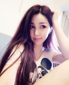 哪位老大知道这个美女车模叫什么名字?
