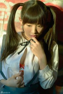 假面骑士铠武的女主角叫什么名字