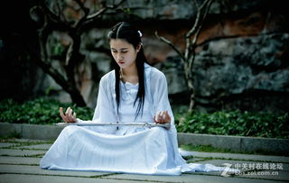 雪中悍刀行第一集白衣女子是谁