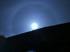 临水赏“月晕”