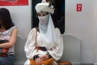 地铁楼兰女，地铁楼兰女是穿越过来的吗
