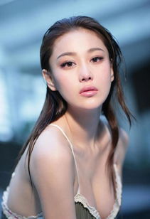 张馨予微博出《萌探探探案》收官公演造型写真,她适合这样的穿搭吗?