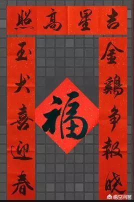 上联贴左边还是右边，结婚对联上联贴左边还是右边