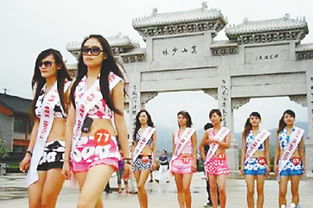 美女穿泳装