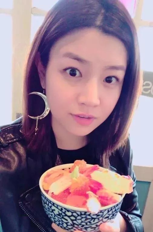 手机相机自拍怎么设置