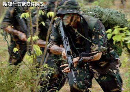 求军队跑步时的图片