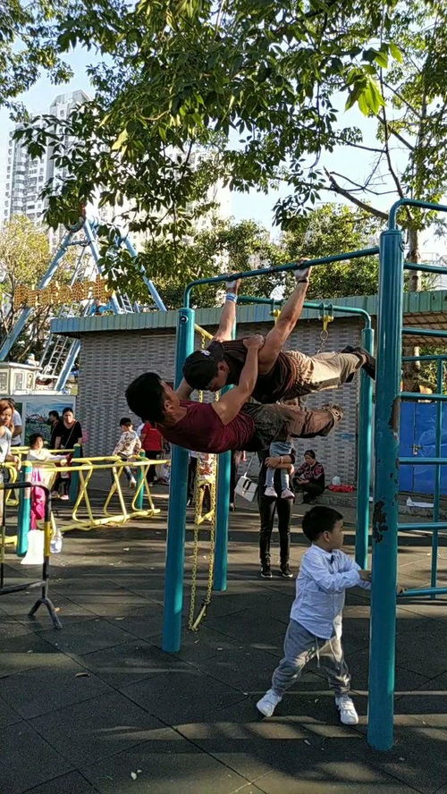 街头人体漂浮魔术是怎么做到的?