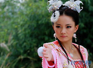 没天生偶像剧女主脸,18岁却让黄圣依给她当配角,馨子现在过得怎样?_百 